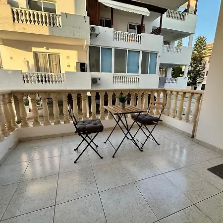 1 Bedroom Flat In Centre Apartamento Paphos