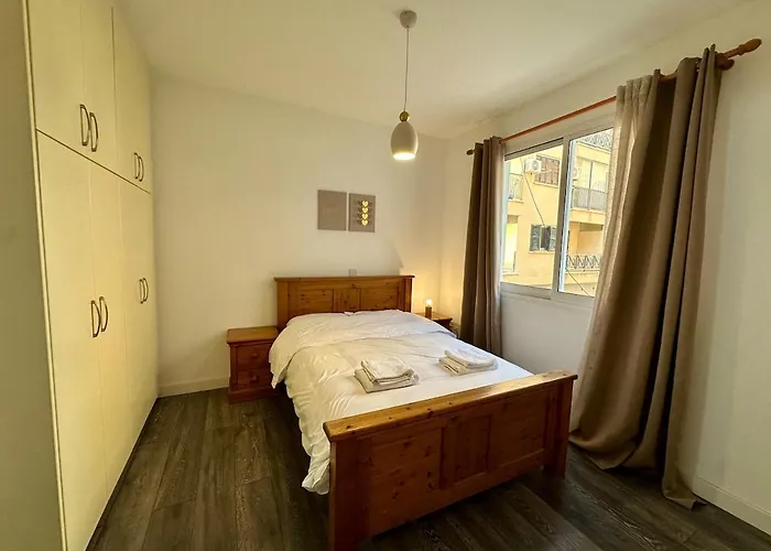 Apartment 1 Bedroom Flat In Centre Paphos