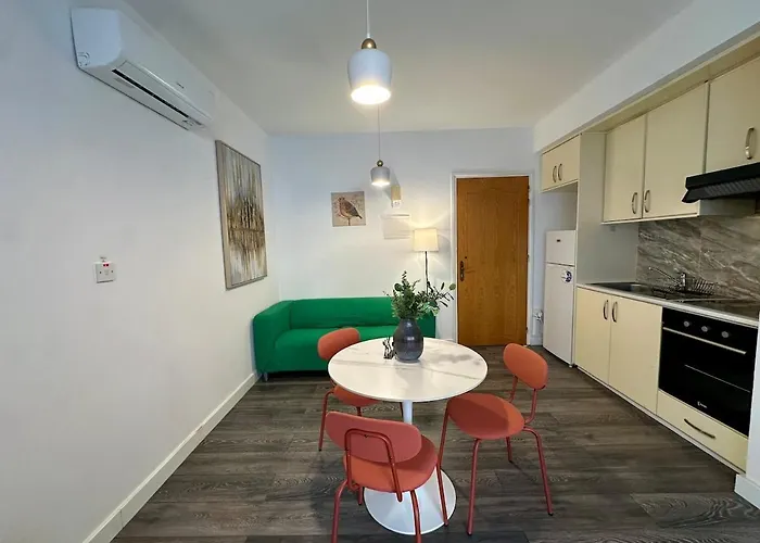 1 Bedroom Flat In Centre *